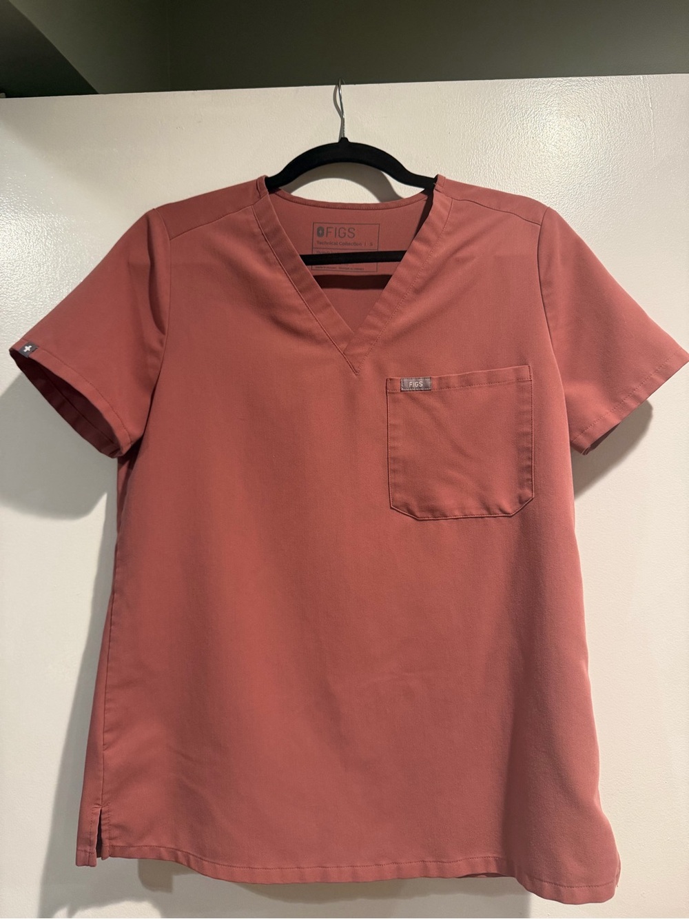 FIGS Women’s One Pocket Scrub Top in Mauve